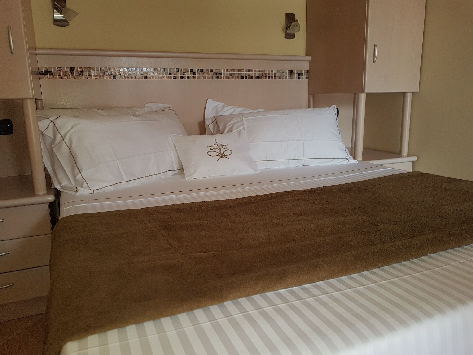ザンブローネ La Rosa Dei Venti Bed & Breakfast エクステリア 写真