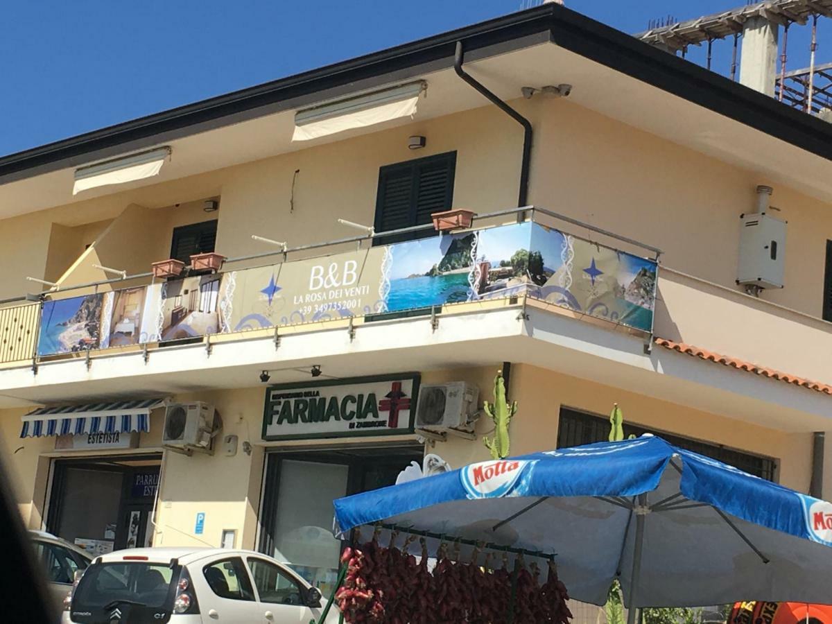 ザンブローネ La Rosa Dei Venti Bed & Breakfast エクステリア 写真