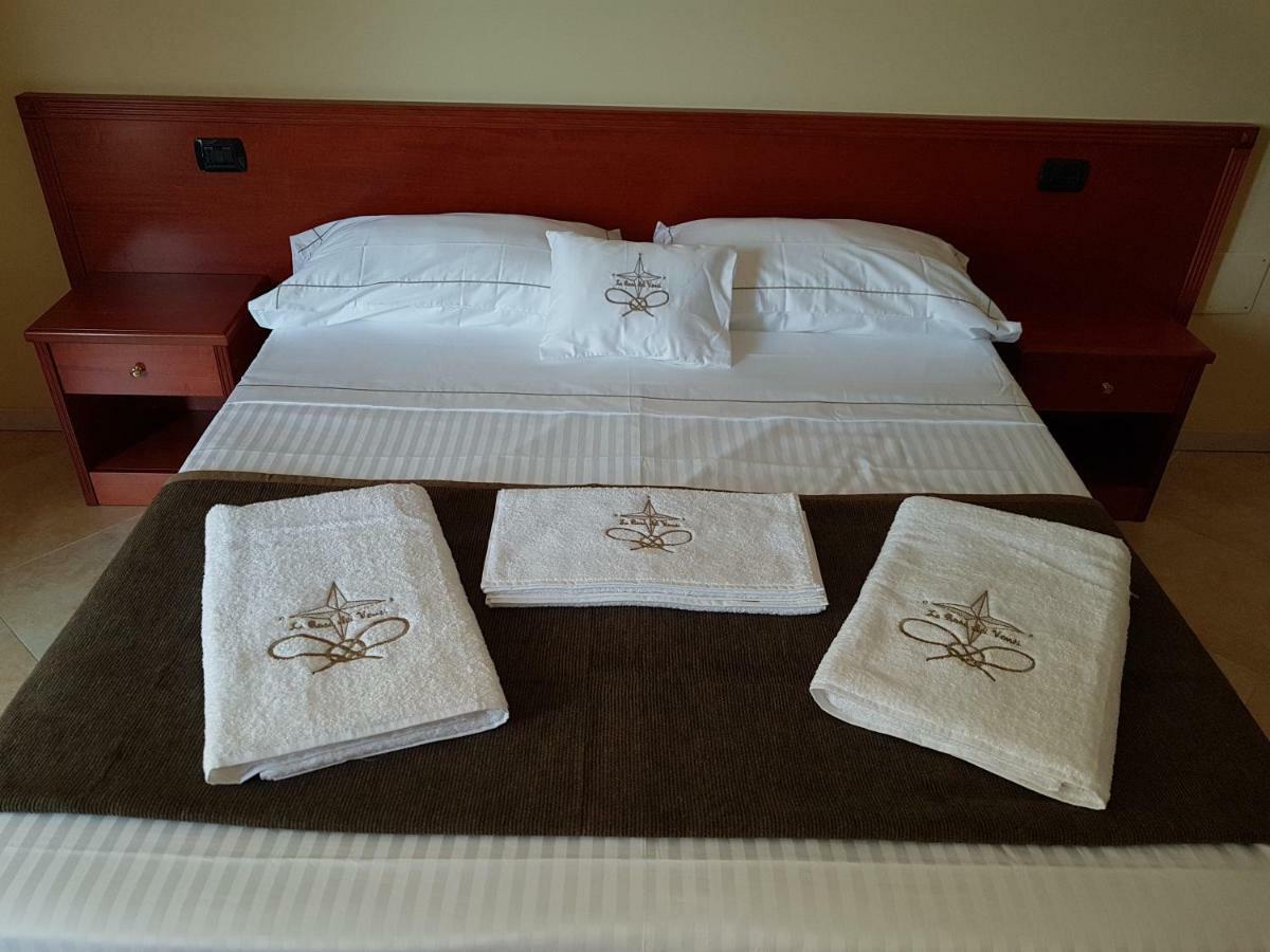 ザンブローネ La Rosa Dei Venti Bed & Breakfast エクステリア 写真